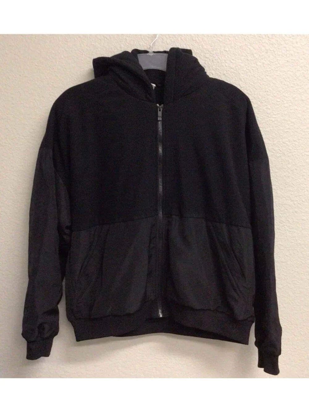 Alo Bomber Black Boxy Cozy Luxe Athleisure Jacket Hooded Warm Size Medium Fleece